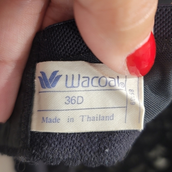 Vintage Wacoal Embrace Tapestry Lace Bra - Sz 36D US - Picture 4 of 6